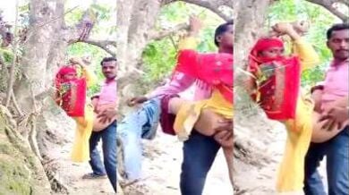 पेड़ की डाली से लटककर अपने रिश्तेदार से बीच सड़क चुदती लड़की