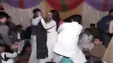 शादी में रंडियों का सेक्सी पाकिस्तानी मुजरा वीडियो