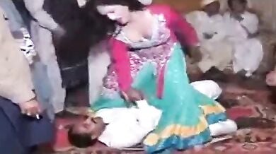 शादी में रंडियों का सेक्सी पाकिस्तानी मुजरा वीडियो