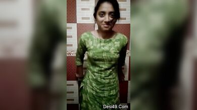 कॉलेज गर्ल ने बॉयफ्रेंड को अपने नाजुक चुचे दबाकर दिखाए