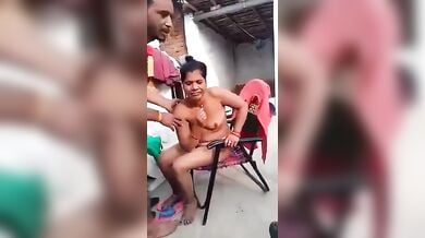 बंद तबेले में भाभी की चुदाई कुर्सी के ऊपर