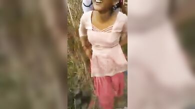 मुस्लिम रंडी को खेत में चोद के बीएफ बनाया