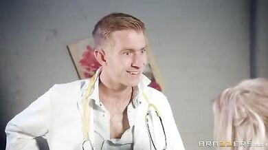 चूत चेकअप के बहाने डॉक्टर ने की पेशंट लेड़ी की चुदाई