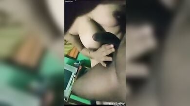देसी औरतों को लंड हिलाकर चुसते, चुदते हुए देखें