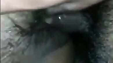 अंगूठे से चूत का दाना घिसते हुए की चुदाई