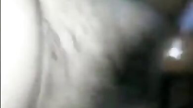 अंगूठे से चूत का दाना घिसते हुए की चुदाई