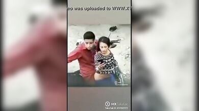 इंडियन लवर्स की आउटडोर चुदाई का बना वायरल एम एम एस