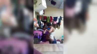 पड़ोसवाले की बीवी को चुपके से घर में बुलाकर चोदा