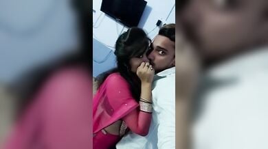 देसी लवर्स का किसिंग एम एम एस हुआ वायरल
