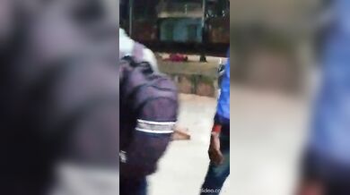 चुदाई करते ७ देसी लवर्स को रंगेहाथों पकड़ा!