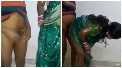 पीछे से बीवी की गांड मारने की कोशिश करता पति