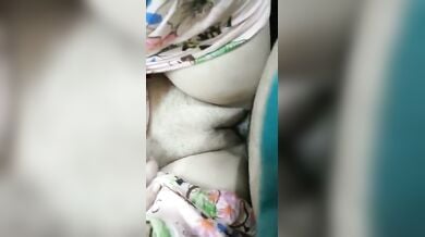 दोस्त की बीवी चोदता आदमी बोला, “जल्दी निकलवा दोगी तुम मेरा.”