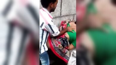 मुंबई कामाठीपूरा वाली रंडी की बीच सड़क चुदाई