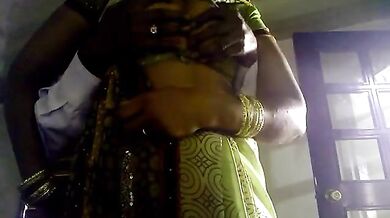 पड़ोसन भाभी की चुन्ची दबाई