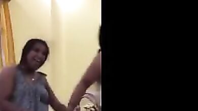 नंगी नाचती बड़े बूब्स वाली सेक्सी भाभियाँ