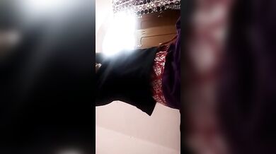 क्यूट इंडियन लड़की ने दिखाया अपना अनछुआ नंगा बदन