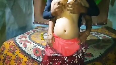 विलेज की सेक्सी देसी लड़की के बूब्स मसल के चोदा जीजा के दोस्त ने