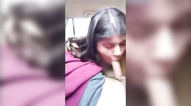कार में खूबसूरत NRI लड़की ने कुद कूदकर चोदा बॉयफ्रेंड का लंड