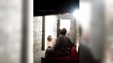 75 साल के बूढ़े ने आंटी को चोदा और पानी से लंड साफ़ किया