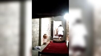 75 साल के बूढ़े ने आंटी को चोदा और पानी से लंड साफ़ किया