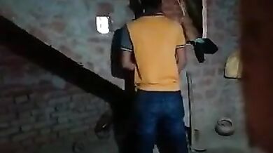 लड़के ने चोदी देहाडी बिहारी मजदूर की लुगाई