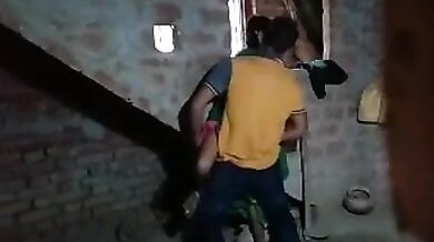 लड़के ने चोदी देहाडी बिहारी मजदूर की लुगाई