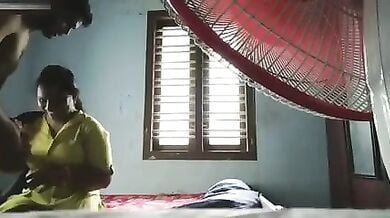 जीजा की प्यासी बहन की बुर चोदी पलंग में लिटा के