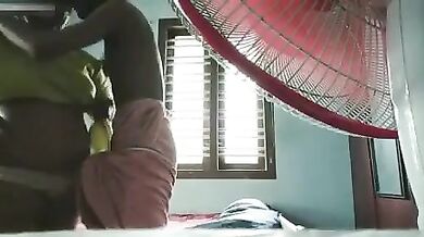 जीजा की प्यासी बहन की बुर चोदी पलंग में लिटा के