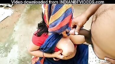 बिग बूब्स आंटी ने लंड हिलाया खुली जगह पर