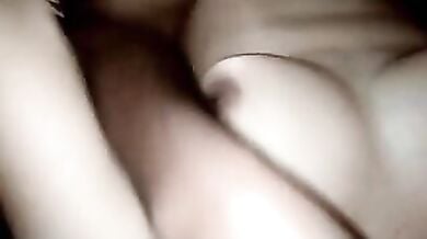 रंडी महिला ने अपने शादीशुदा पडोसी से चुदवाया