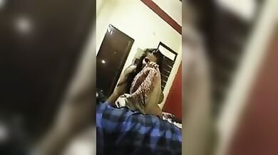 मस्ती मस्ती में लड़के ने गर्लफ्रैंड का नंगा बदन दिखा दिया