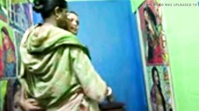 अधेड़ उम्र बांग्ला देसी लेड़ी स्कूल टीचर ऑफिस बाबू से चुदी