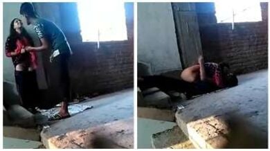 बंजर पड़ी बिल्डिंग की सीढियों पर चुदाई करते कॉलेज लवर्स