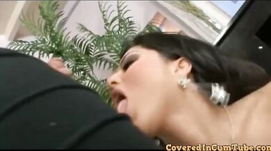 सनी लिओनी का नंगा जिस्म उसके हस्बैंड ने अपने वीर्य से भिगोया