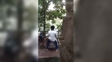कॉलेज लवर्स की पार्क में चुदाई छुपकर फिल्माई