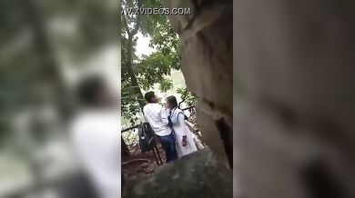 कॉलेज लवर्स की पार्क में चुदाई छुपकर फिल्माई