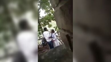 कॉलेज लवर्स की पार्क में चुदाई छुपकर फिल्माई