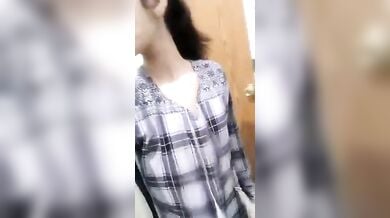 लड़कियों को लेस्बियन बनने के लिए मजबूर करती हॉट फिगर होस्टल गर्ल