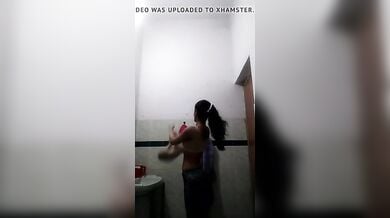 लड़कियों को लेस्बियन बनने के लिए मजबूर करती हॉट फिगर होस्टल गर्ल