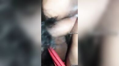 बिस्तर के सहारे घोड़ी बनी गोरी गांड़ बीवी की चुदाई