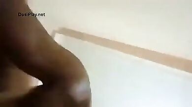 ब्यूटीफुल कॉलेज गर्ल का कलूटे के साथ झकास चुदाई वीडियो