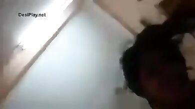 ब्यूटीफुल कॉलेज गर्ल का कलूटे के साथ झकास चुदाई वीडियो