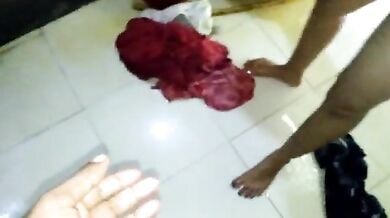 बडी गांड वाली लेडी पति के बदन पर मूती