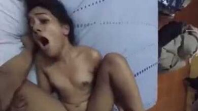 देसी लड़की की चूत में मोटा लंड डाला तो रोने लगी!