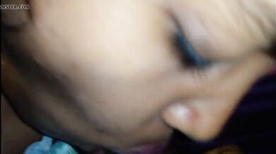 तेलुगु बीवी ने रसीले होंठो से दिया पति को ब्लोवजोब