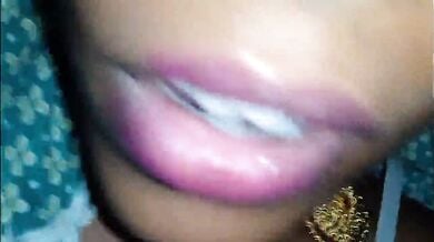 तेलुगु बीवी ने रसीले होंठो से दिया पति को ब्लोवजोब