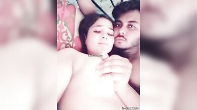 बॉयफ्रेंड ने ली गर्लफ्रैंड की मुलायम चूत के साथ सेल्फी