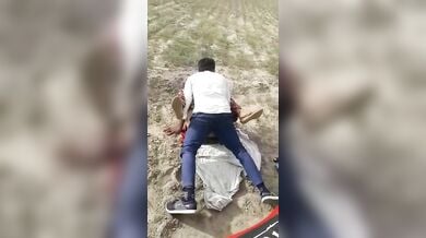 खुले खेत में की रंडी की जबरदस्त चुदाई