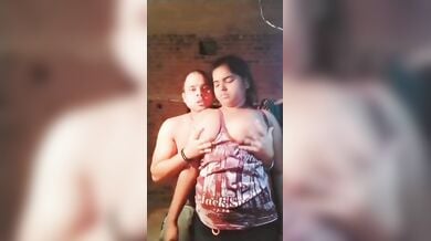 बड़े बूब्स मसले भाभी के पति ने तेल लगा के