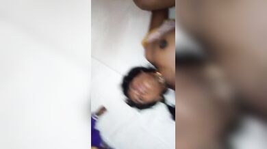 कामुक कराहों के साथ पति से चुदती देसी बीवी